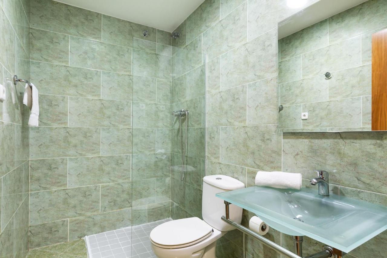 Stay U-Nique Apartments Passatge De Font Барселона Екстериор снимка